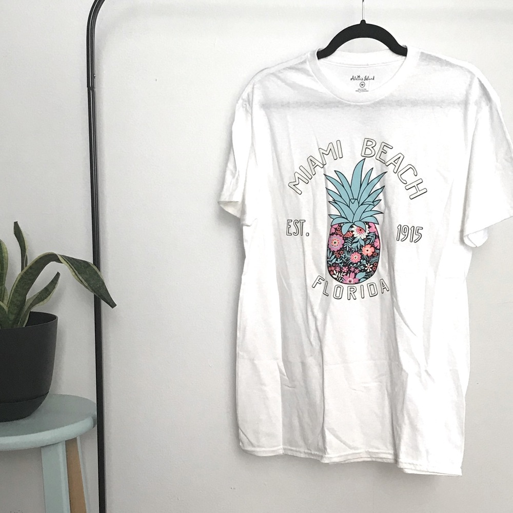 Miami Beach gift shop tee